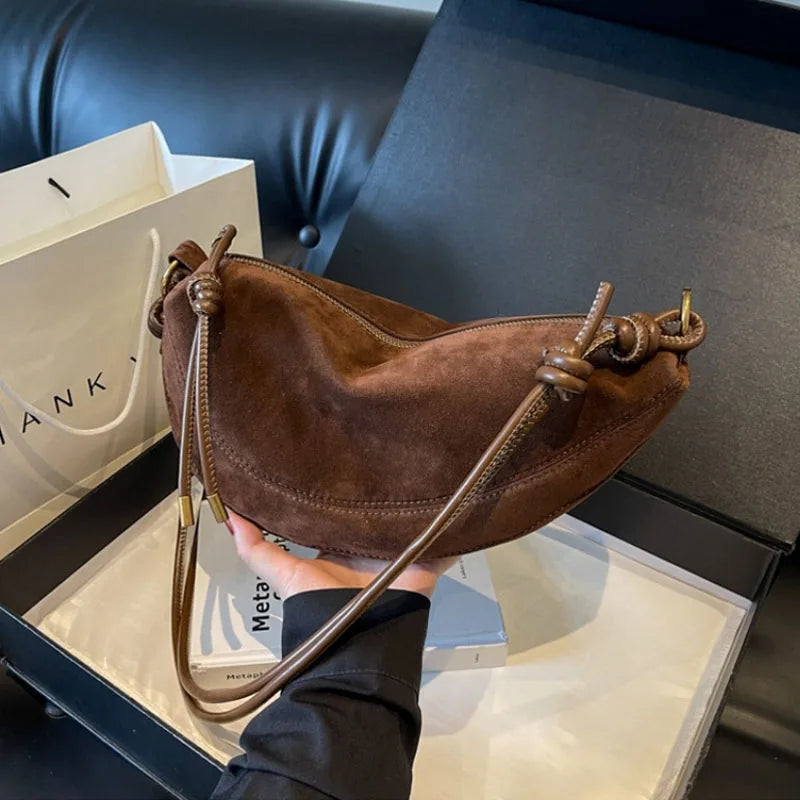 Bolsa de ombro de camurça de nicho super popular de camurça falsa para mulheres 2025 venda quente bolsas crossbody únicas nas axilas bolinho sacos doces