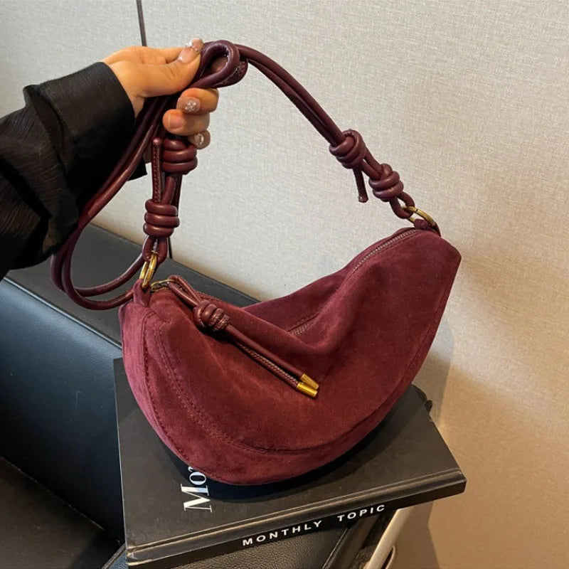 Bolsa de ombro de camurça de nicho super popular de camurça falsa para mulheres 2025 venda quente bolsas crossbody únicas nas axilas bolinho sacos doces