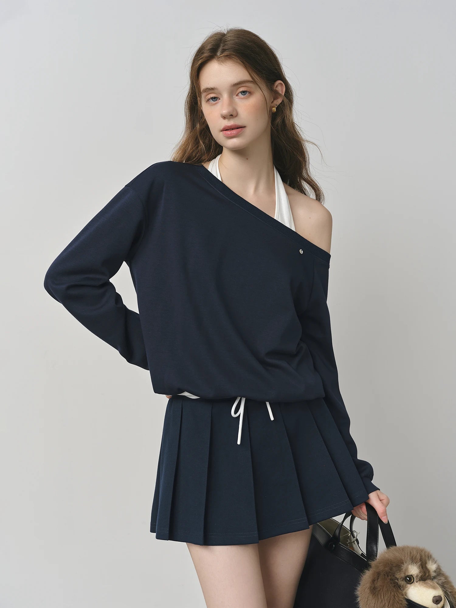 FSLE Hot Girl Oblique Shoulder Halter Neck Fake Two-piece Sweatshirt Female Autumn 2025 New Loose Versatile Tops 25FS13222