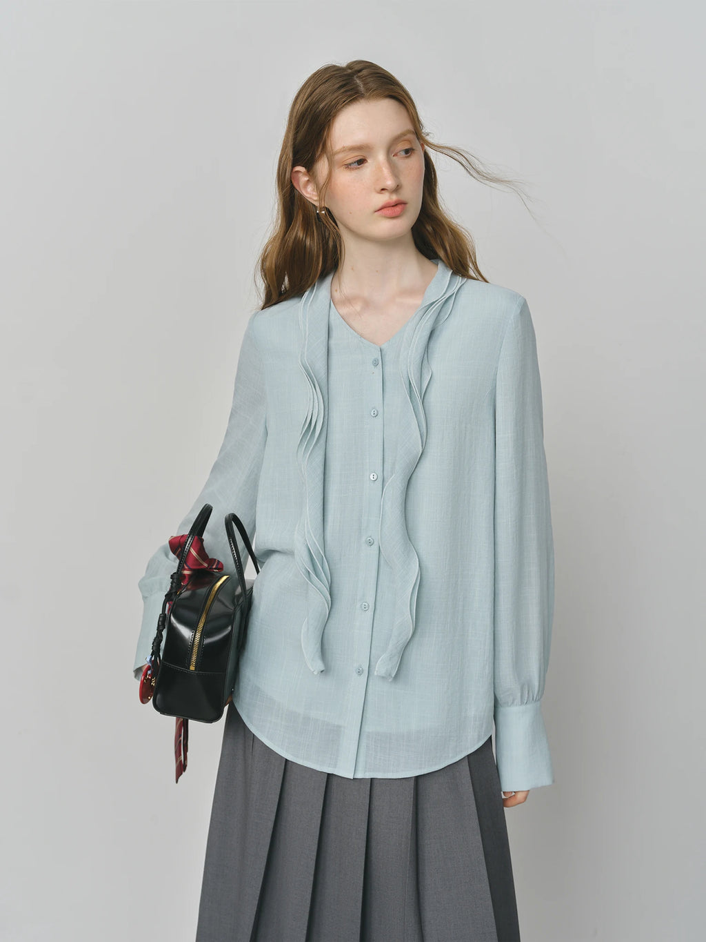 ​ Fsle outono elegante blusa 2025 assimétrico babado camisa com decote em v estilo coreano design chique senhora do escritório camisa casual feminina ​