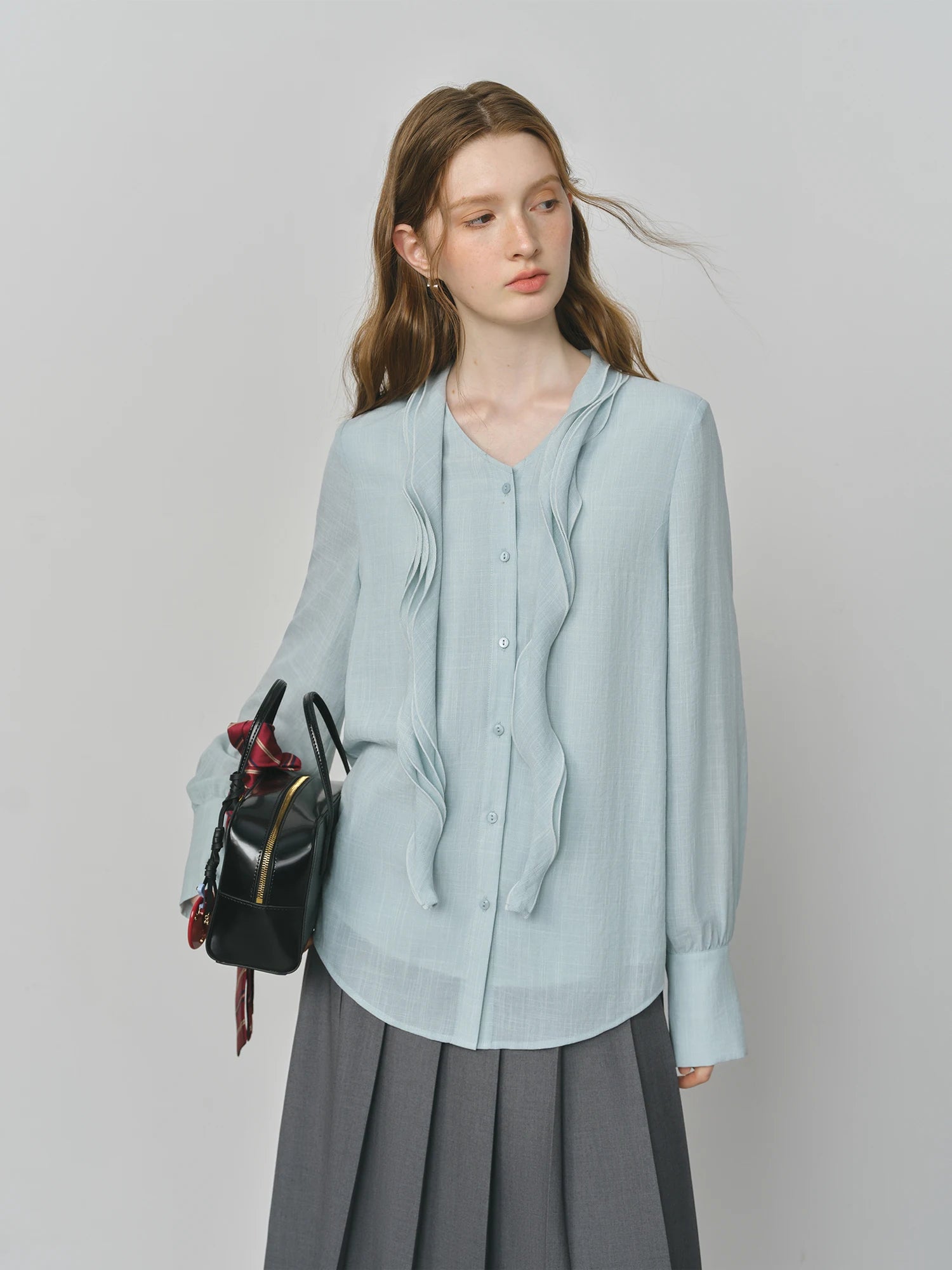 ​ Fsle outono elegante blusa 2025 assimétrico babado camisa com decote em v estilo coreano design chique senhora do escritório camisa casual feminina ​