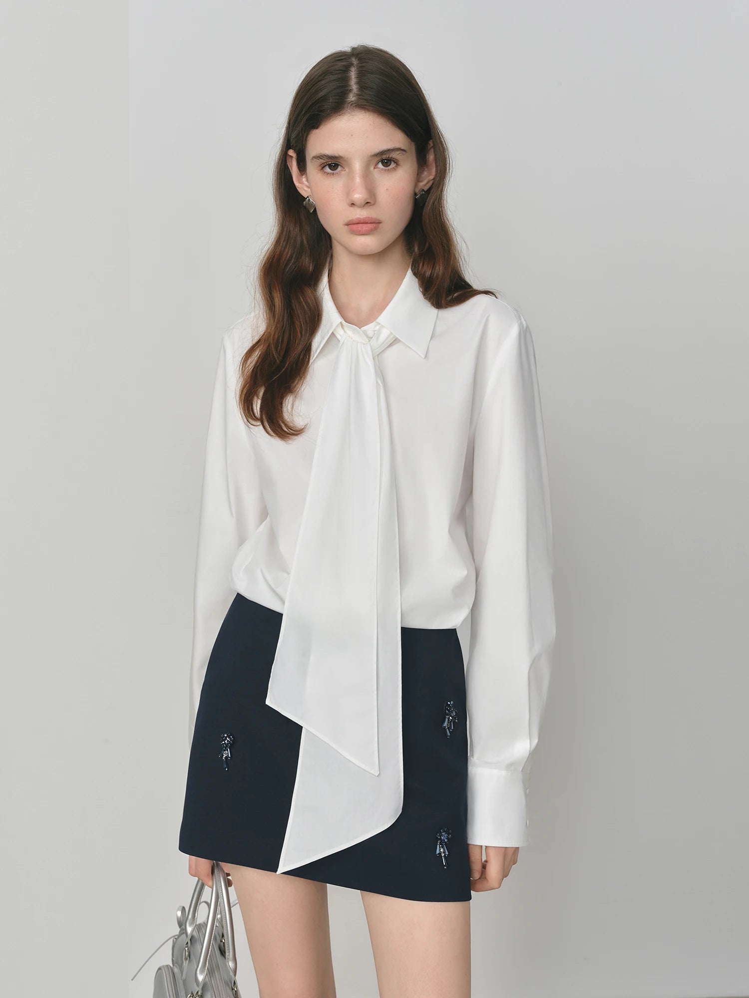 Fsle puro algodão oversized arco detalhe feminino outono 2025 nova chegada loid-back blusa de manga longa com faixa 25fs13213