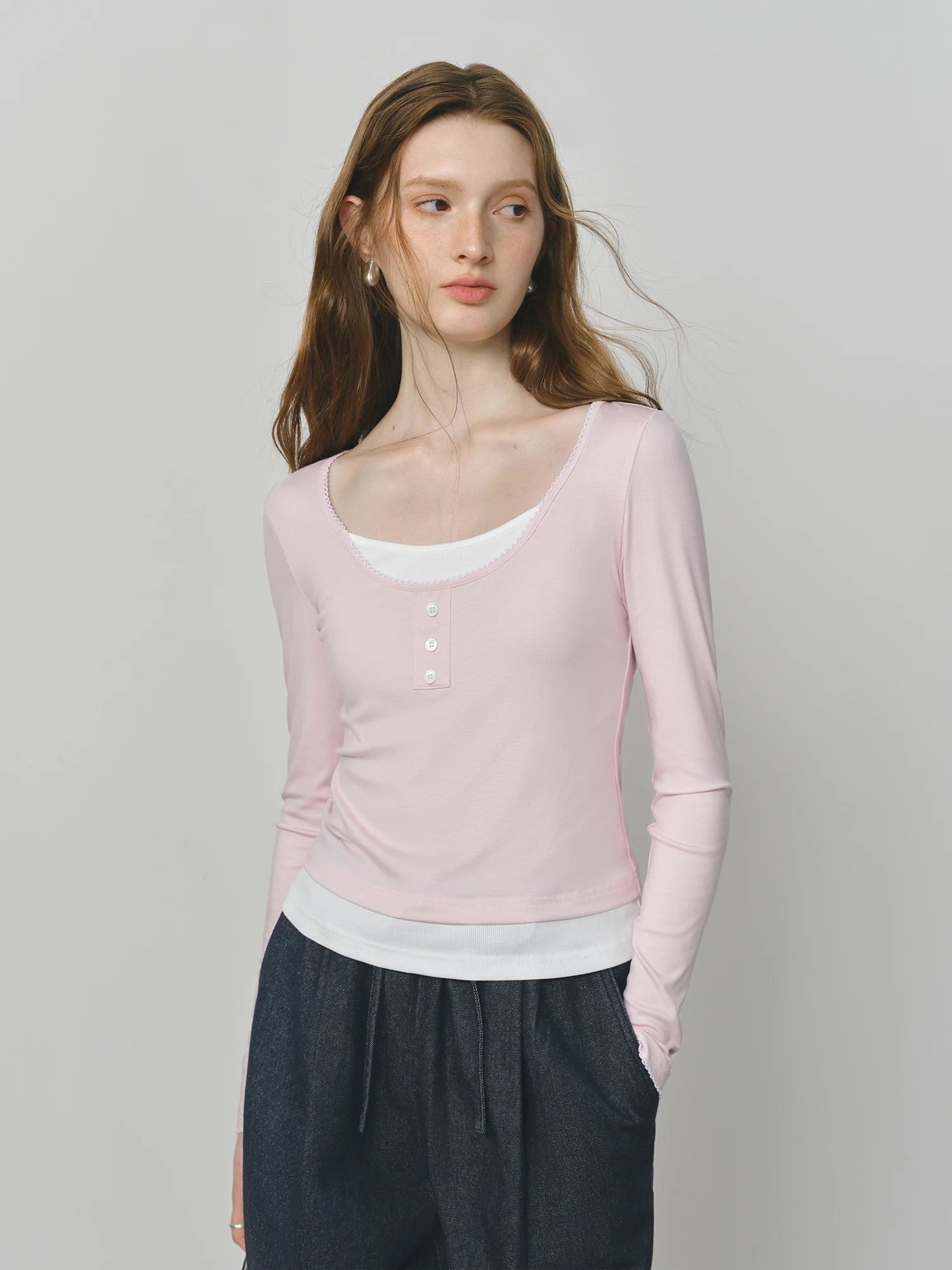 FSLE Autumn Elegant Contrast Color Fake 2 Piece T-shirt Female 2025 Autumn New Korean Style Pink Large U-neck Long-sleeved Top