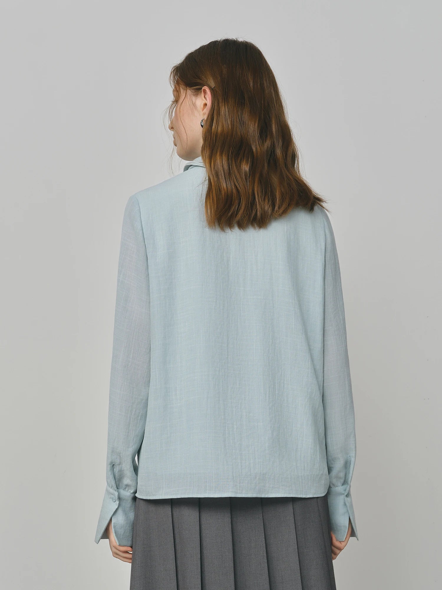 ​ Fsle outono elegante blusa 2025 assimétrico babado camisa com decote em v estilo coreano design chique senhora do escritório camisa casual feminina ​