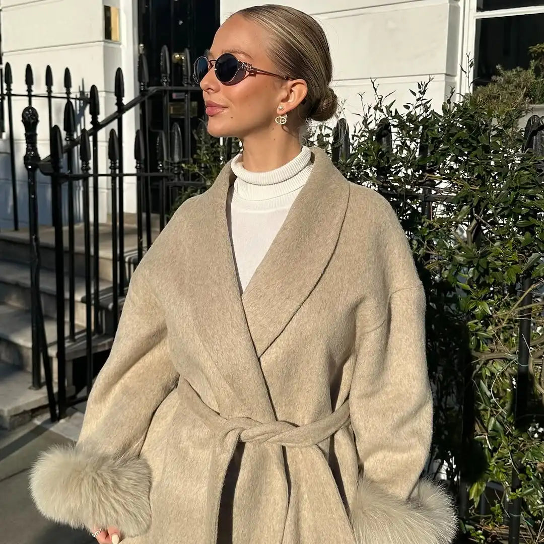 Chic Woolen Short Coat with Furry Lapel & Belt