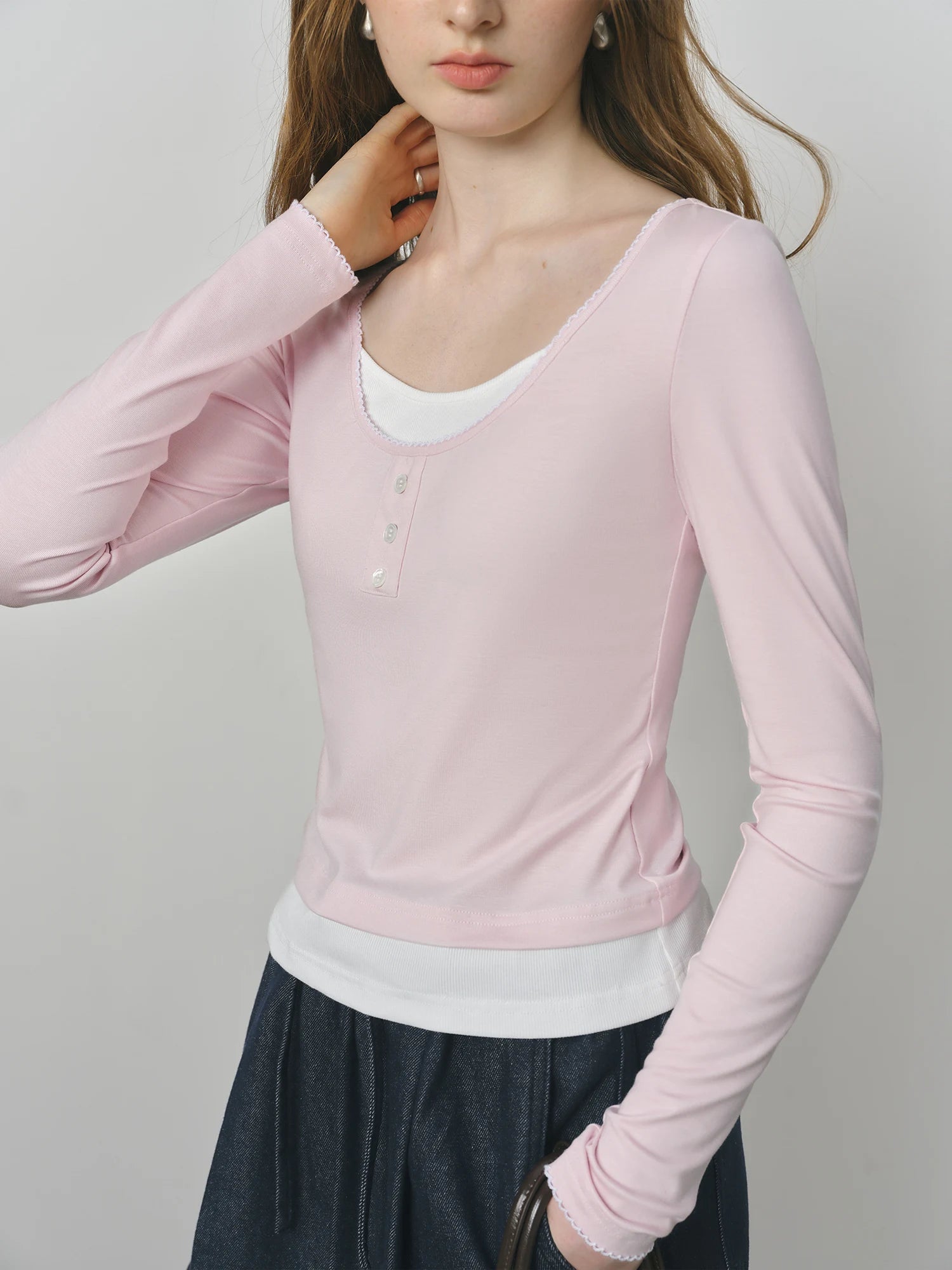 FSLE Autumn Elegant Contrast Color Fake 2 Piece T-shirt Female 2025 Autumn New Korean Style Pink Large U-neck Long-sleeved Top